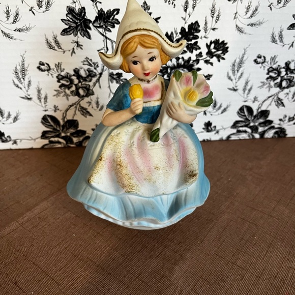 Vintage Musical Girl Decor - Picture 1 of 9